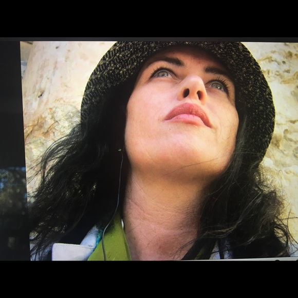 Meet your Posher, Ylfa - Picture 1 of 1